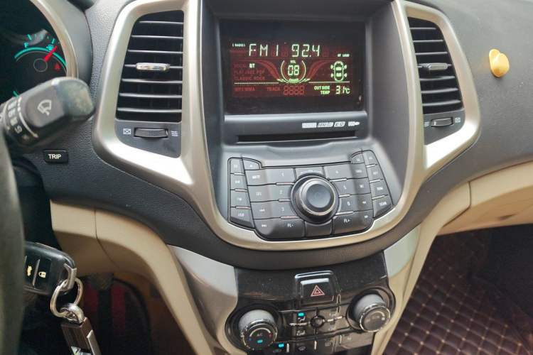 Used CHANGAN Eado 2012 1.6L Manual Luxury Model China IV Standard Audio And AC Panel