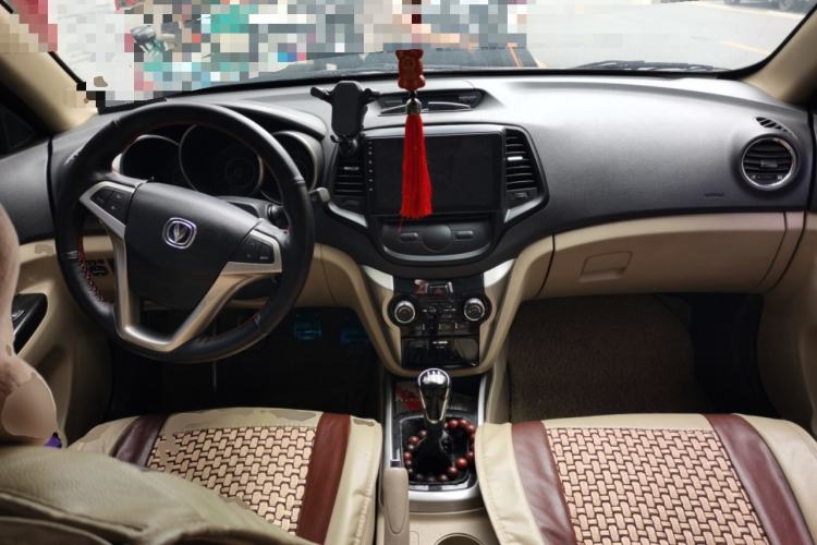 Used CHANGAN Eado 2012 1.6L Manual Luxury Model China IV Standard Center Console