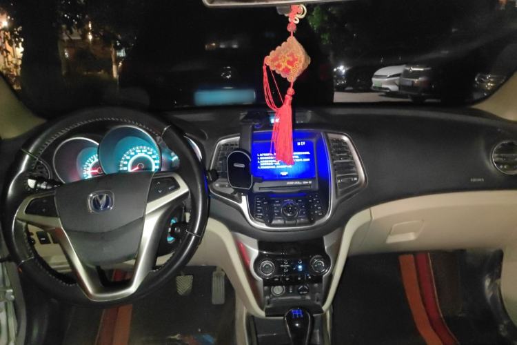 Used CHANGAN Eado 2012 1.6L Manual Luxury Version China IV Standard Center Console