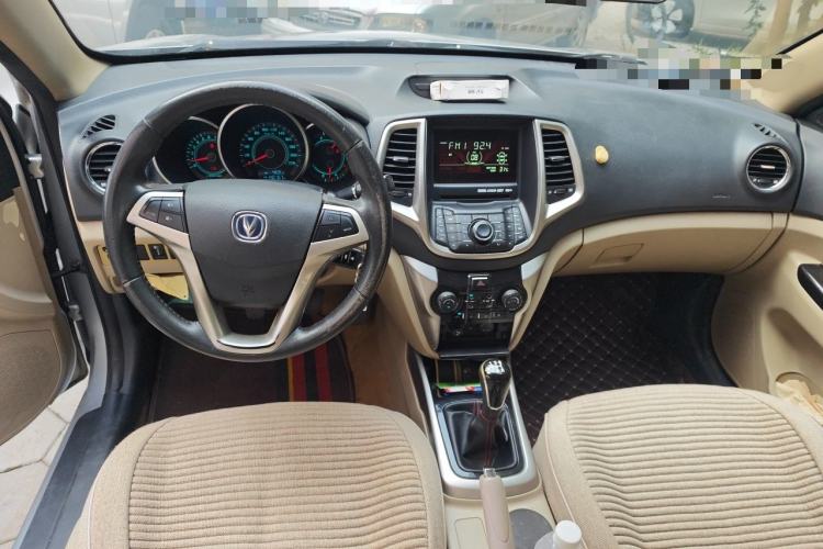 Used CHANGAN Eado 2012 1.6L Manual Luxury Model China IV Standard Center Console