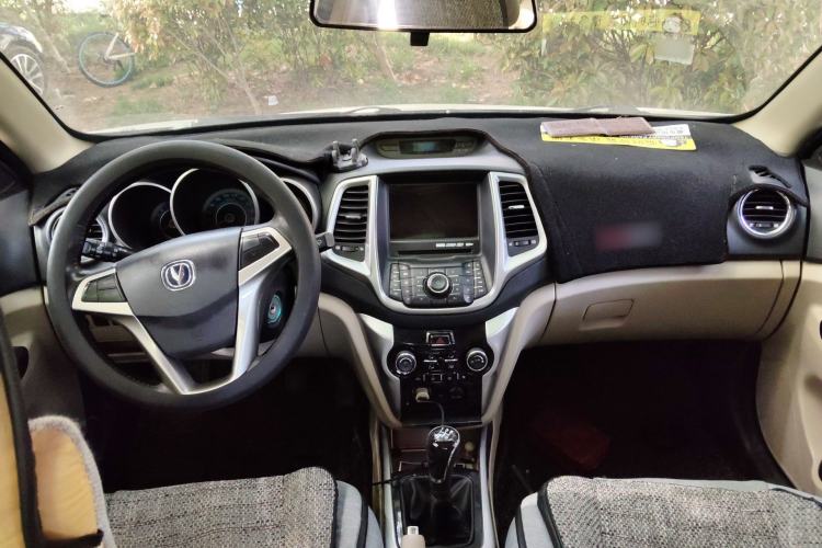 Used CHANGAN Eado 2012 1.6L Manual Luxury Model China IV Standard Center Console