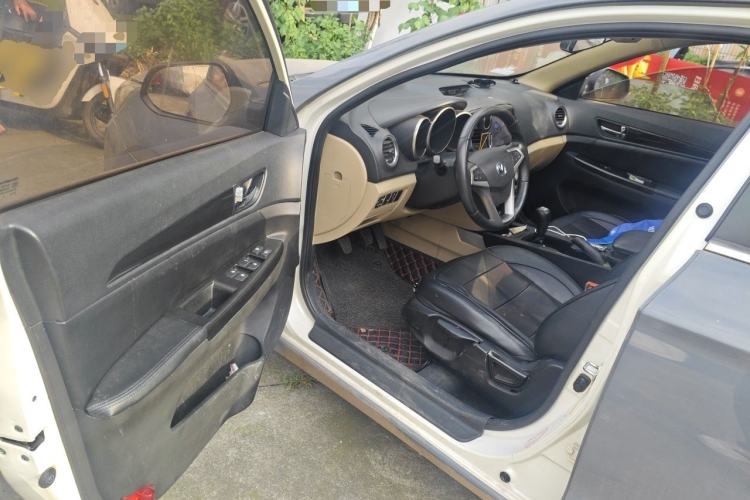 Used CHANGAN Eado 2012 1.6L Manual Luxury Version China IV Standard Driver Seat