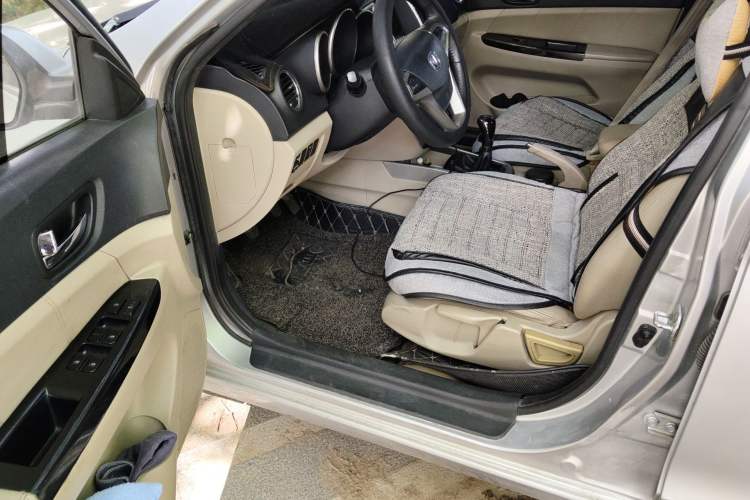 Used CHANGAN Eado 2012 1.6L Manual Luxury Model China IV Standard Driver Seat