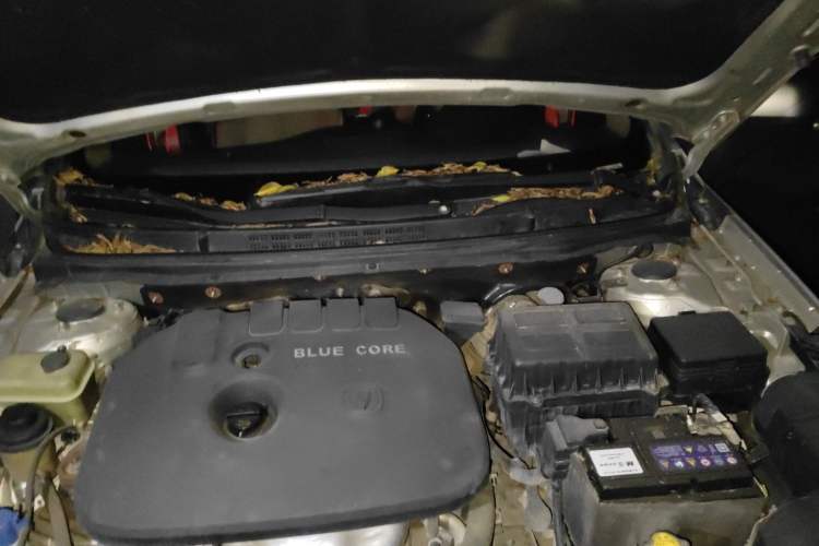 Used CHANGAN Eado 2012 1.6L Manual Luxury Version China IV Standard Engine Bay