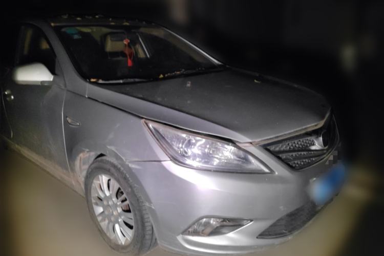 Used CHANGAN Eado 2012 1.6L Manual Luxury Version China IV Standard Front Right 45 Deg