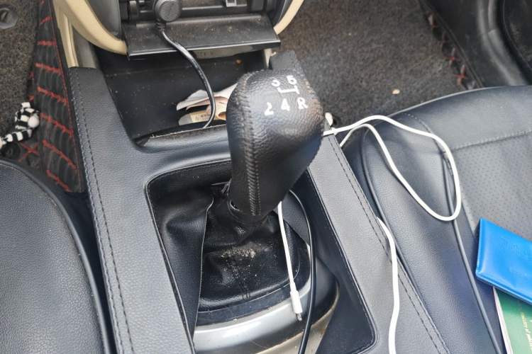 Used CHANGAN Eado 2012 1.6L Manual Luxury Version China IV Standard Gear Lever