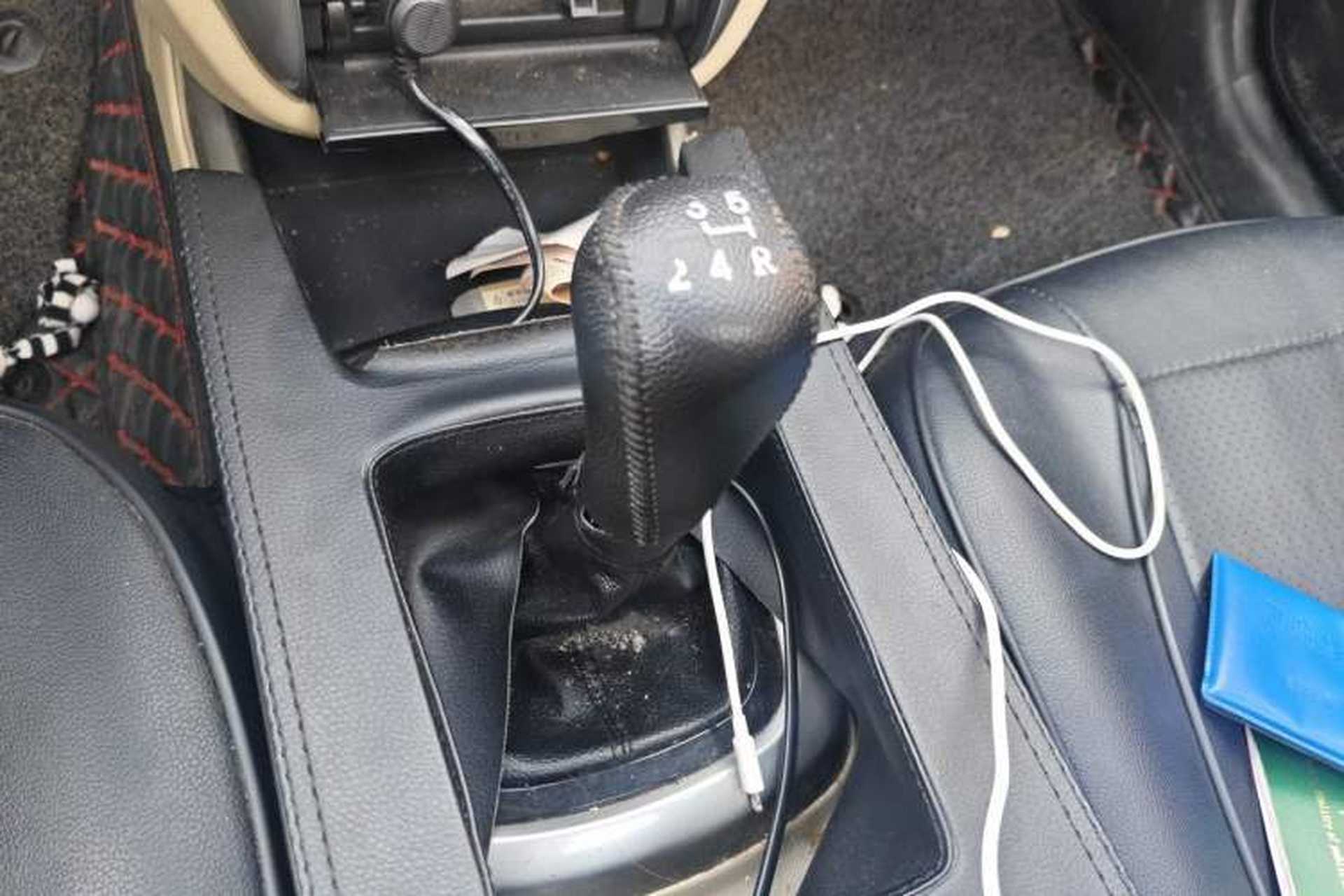 Used CHANGAN Eado 2012 1.6L Manual Luxury Version China IV Standard Gear Lever