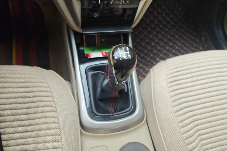 Used CHANGAN Eado 2012 1.6L Manual Luxury Model China IV Standard Gear Lever