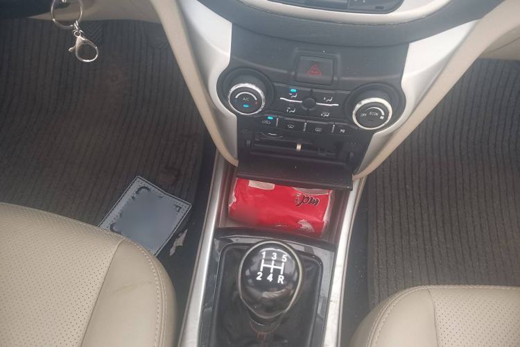 Used CHANGAN Eado 2012 1.6L Manual Luxury Model China IV Standard Interior 4