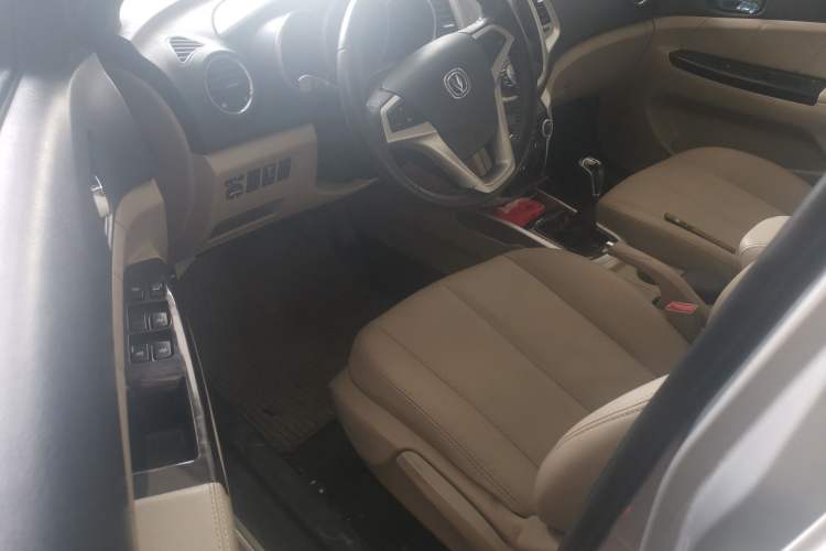 Used CHANGAN Eado 2012 1.6L Manual Luxury Model China IV Standard Interior 5