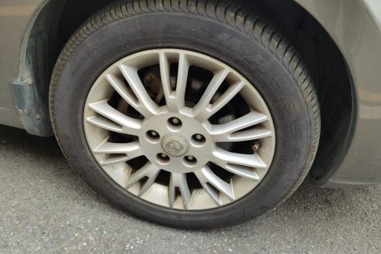 Used CHANGAN Eado 2012 1.6L Manual Luxury Model China IV Standard Right Front Wheel Hub