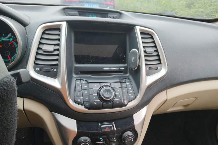 Used CHANGAN Eado 2012 1.6L Manual Shuya Model China IV Standard Audio And AC Panel