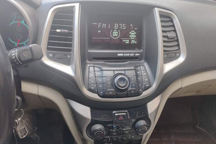 Used CHANGAN Eado 2012 1.6L Manual Luxury Model China IV Standard Audio And AC Panel