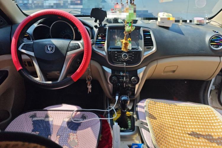 Used CHANGAN Eado 2012 1.6L Manual Luxury Model China IV Standard Center Console