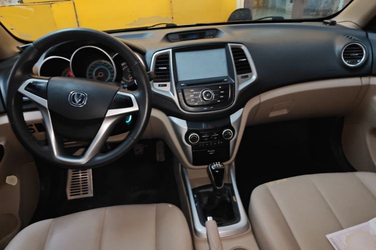 Used CHANGAN Eado 2012 1.6L Manual Luxury Model China IV Standard Center Console