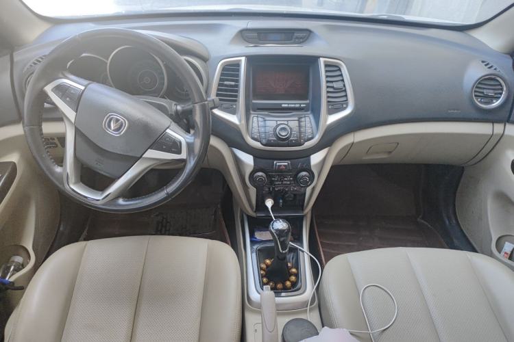 Used CHANGAN Eado 2012 1.6L Manual Luxury Model China IV Standard Center Console