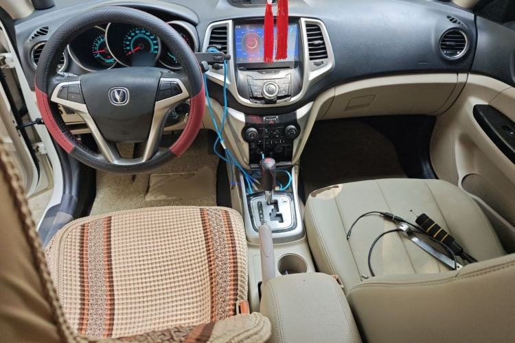 Used CHANGAN Eado 2012 1.6L Automatic Luxury Version China IV Standard Center Console