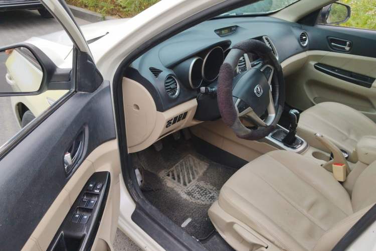 Used CHANGAN Eado 2012 1.6L Manual Shuya Model China IV Standard Driver Seat