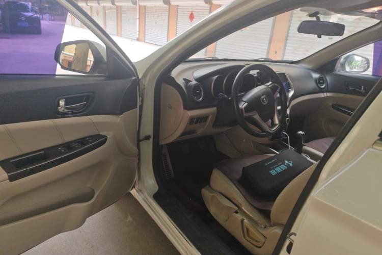 Used CHANGAN Eado 2012 1.6L Manual Luxury Model China IV Standard Driver Seat