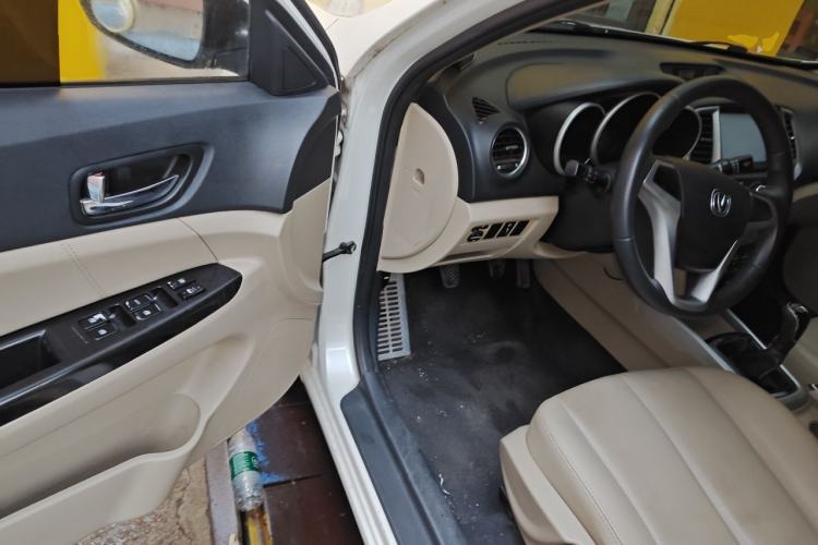 Used CHANGAN Eado 2012 1.6L Manual Luxury Model China IV Standard Driver Seat