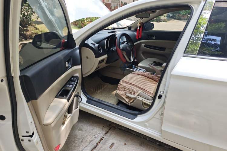 Used CHANGAN Eado 2012 1.6L Automatic Luxury Version China IV Standard Driver Seat
