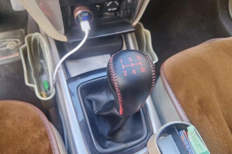 Used CHANGAN Eado 2012 1.6L Manual Luxury Model China IV Standard Gear Lever