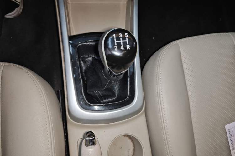 Used CHANGAN Eado 2012 1.6L Manual Luxury Model China IV Standard Gear Lever