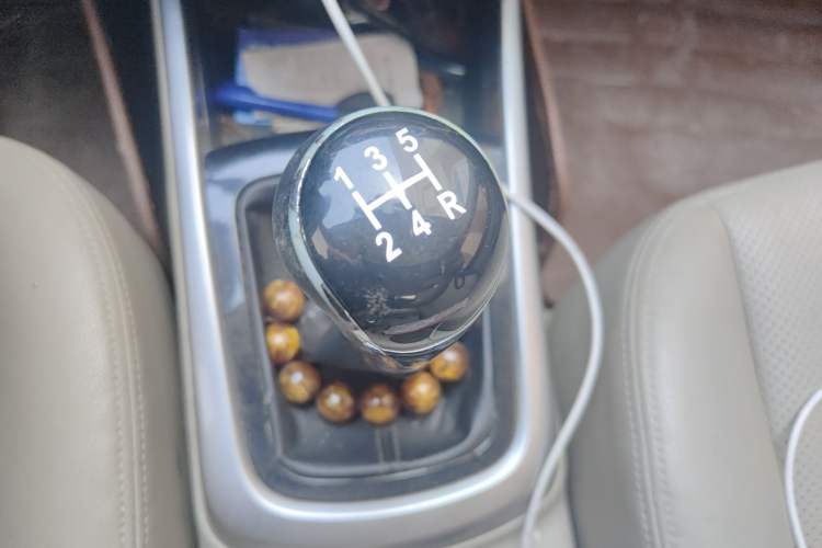Used CHANGAN Eado 2012 1.6L Manual Luxury Model China IV Standard Gear Lever