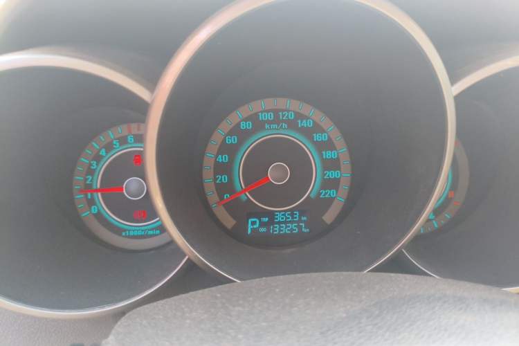 Used CHANGAN Eado 2012 1.6L Automatic Luxury Version China IV Standard Odometer Close Up