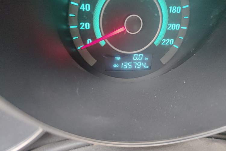 Used CHANGAN Eado 2012 1.6L Manual Luxury Model China IV Standard Odometer Close Up