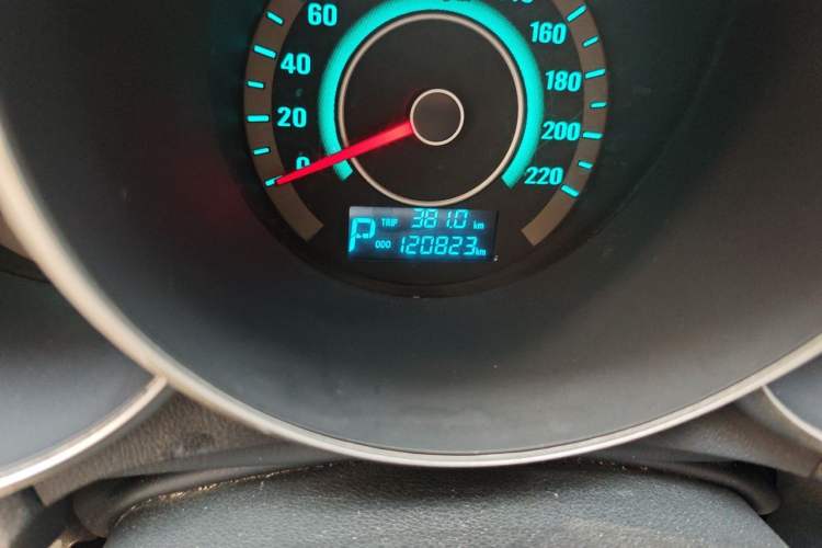 Used CHANGAN Eado 2012 1.6L Automatic Luxury Version China IV Standard Odometer Close Up