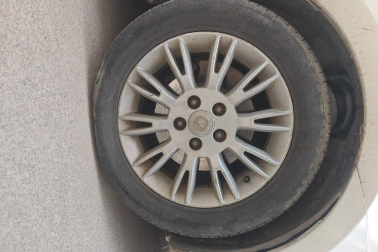 Used CHANGAN Eado 2012 1.6L Manual Luxury Model China IV Standard Right Front Wheel Hub