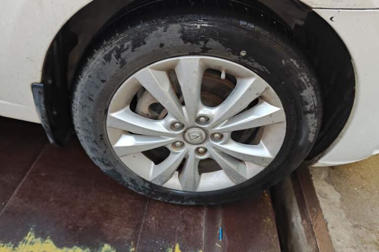 Used CHANGAN Eado 2012 1.6L Manual Luxury Model China IV Standard Right Front Wheel Hub