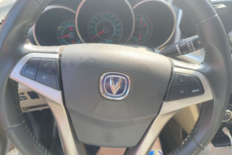 Used CHANGAN Eado 2012 1.6L Automatic Luxury Version China IV Standard Steering Wheel