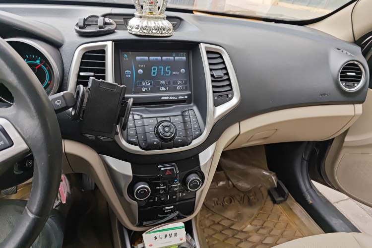 Used CHANGAN Eado 2012 1.6L Manual Luxury Version China IV Standard Audio And AC Panel