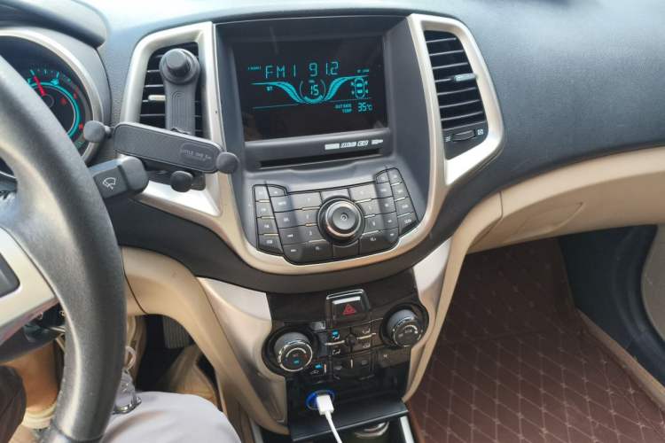 Used CHANGAN Eado 2012 1.6L Manual Luxury Model China IV Standard Audio And AC Panel