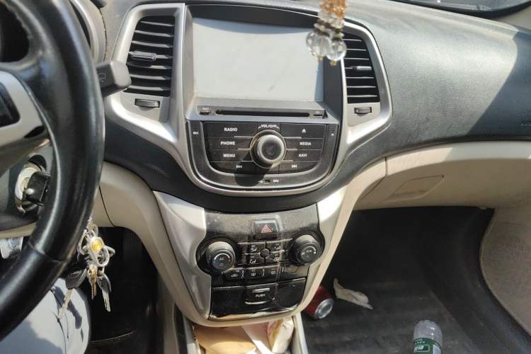 Used CHANGAN Eado 2012 1.6L Manual Luxury Model China IV Standard Audio And AC Panel