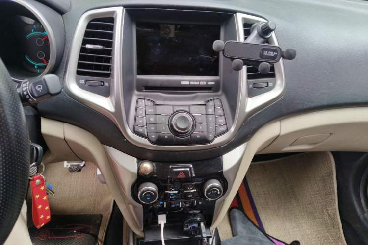 Used CHANGAN Eado 2012 1.6L Manual Luxury Model China IV Standard Audio And AC Panel