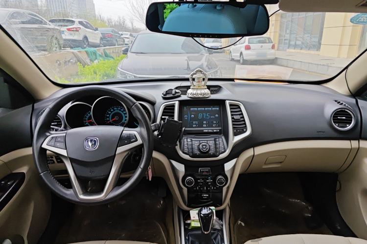 Used CHANGAN Eado 2012 1.6L Manual Luxury Version China IV Standard Center Console