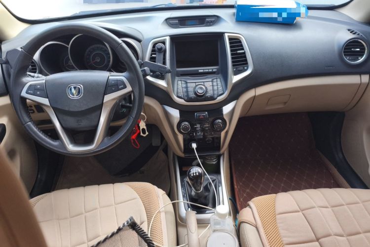 Used CHANGAN Eado 2012 1.6L Manual Luxury Model China IV Standard Center Console