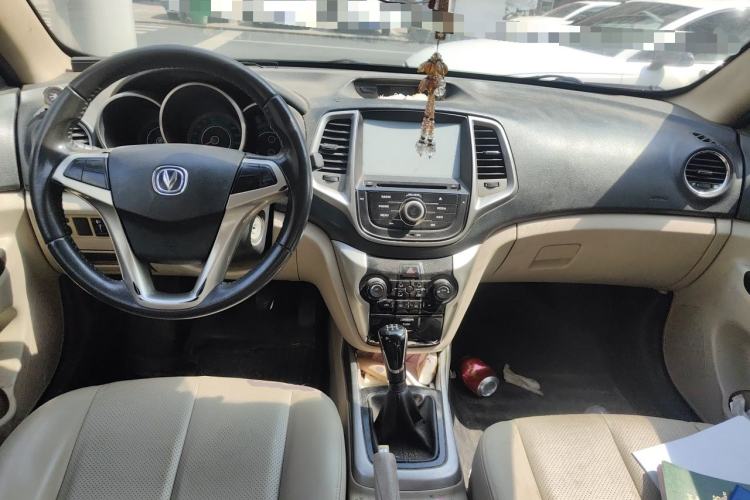 Used CHANGAN Eado 2012 1.6L Manual Luxury Model China IV Standard Center Console
