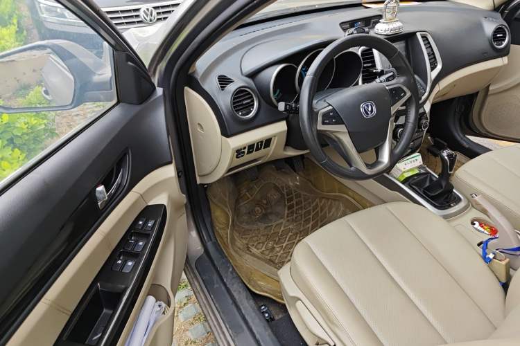 Used CHANGAN Eado 2012 1.6L Manual Luxury Version China IV Standard Driver Seat