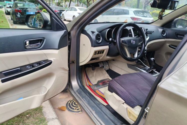 Used CHANGAN Eado 2012 1.6L Manual Luxury Model China IV Standard Driver Seat