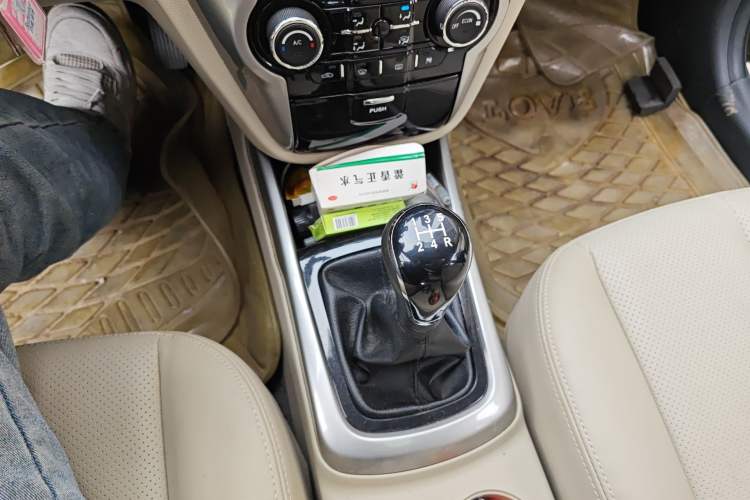 Used CHANGAN Eado 2012 1.6L Manual Luxury Version China IV Standard Gear Lever