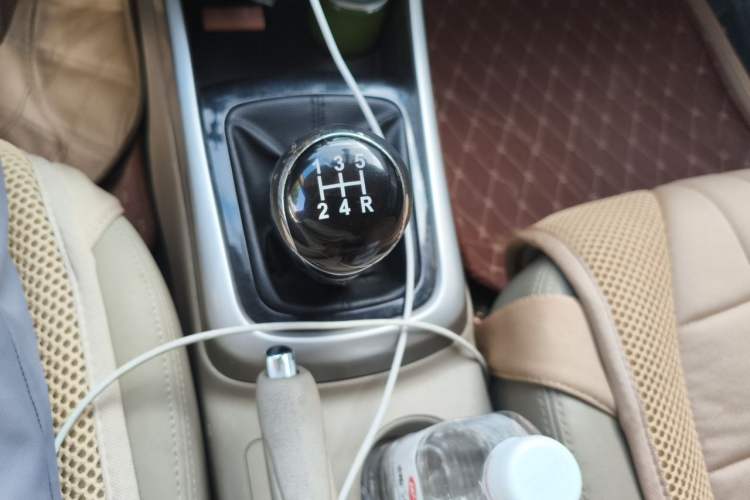 Used CHANGAN Eado 2012 1.6L Manual Luxury Model China IV Standard Gear Lever