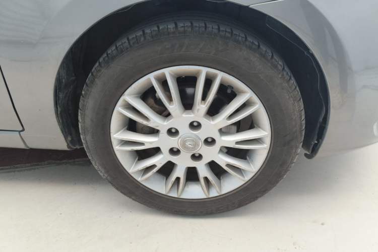 Used CHANGAN Eado 2012 1.6L Manual Luxury Model China IV Standard Right Front Wheel Hub