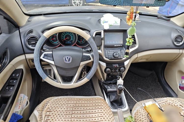 Used CHANGAN Eado 2013 1.6L Manual Luxury Model China V Standard Center Console