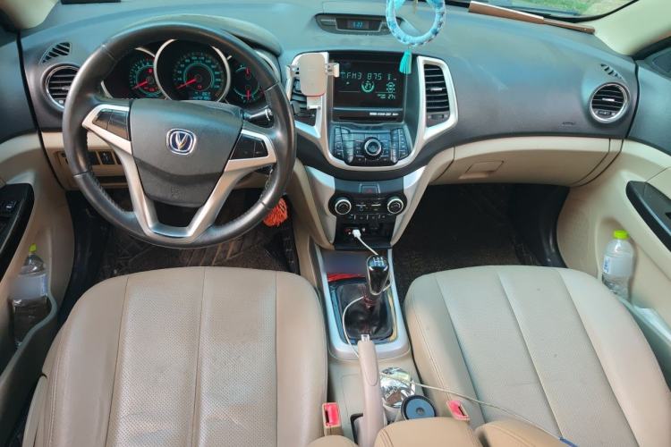 Used CHANGAN Eado 2013 1.6L Manual Luxury Model China V Standard Center Console