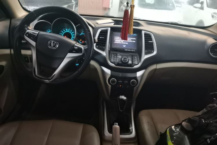 Used CHANGAN Eado 2013 1.6L Manual Luxury Model China V Standard Center Console