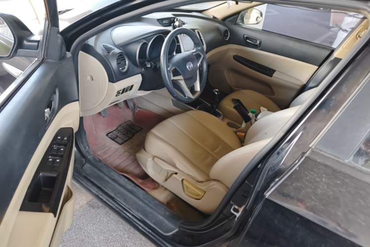 Used CHANGAN Eado 2013 1.6L Manual Elite Model China IV Standard Driver Seat